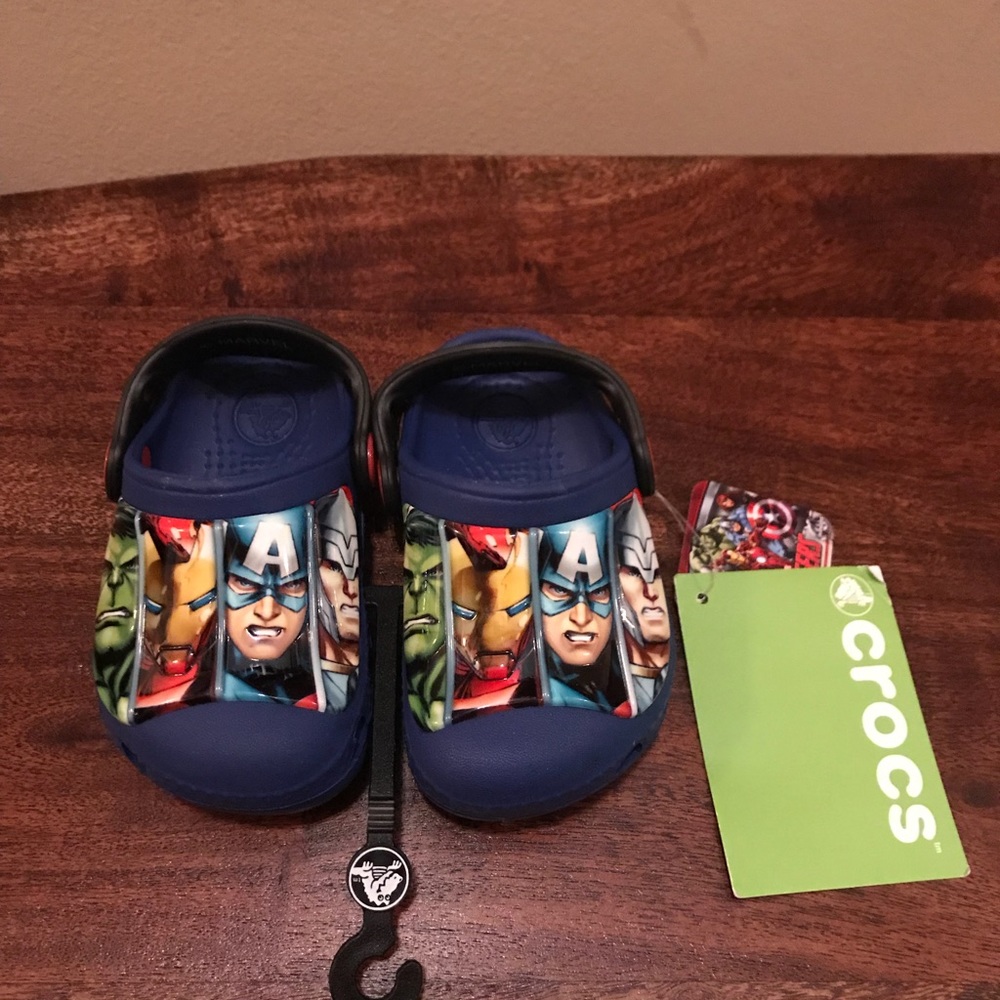 AVENGERS CROCS toddler size 4/5 NWT